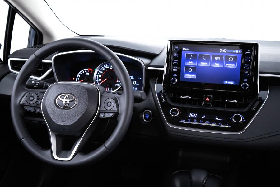 Панель приборов Toyota Corolla XEi Sedan 2019 года  (LA) (фото 17 из 33)
